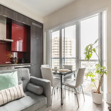 Spacious Condo W Stunning Views Of Downtown
